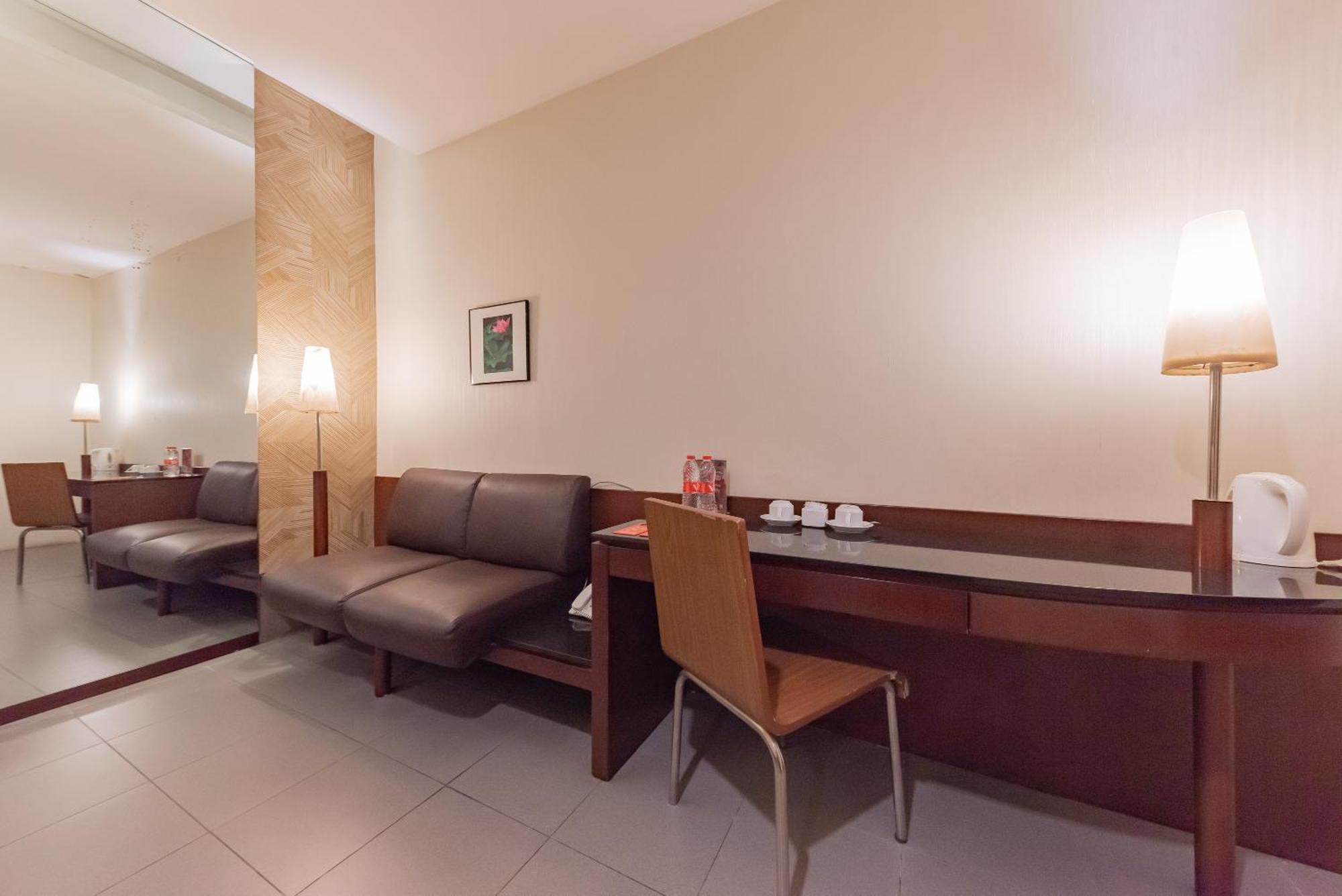Reddoorz Plus @ Cipaganti Street 3 باندونج المظهر الخارجي الصورة