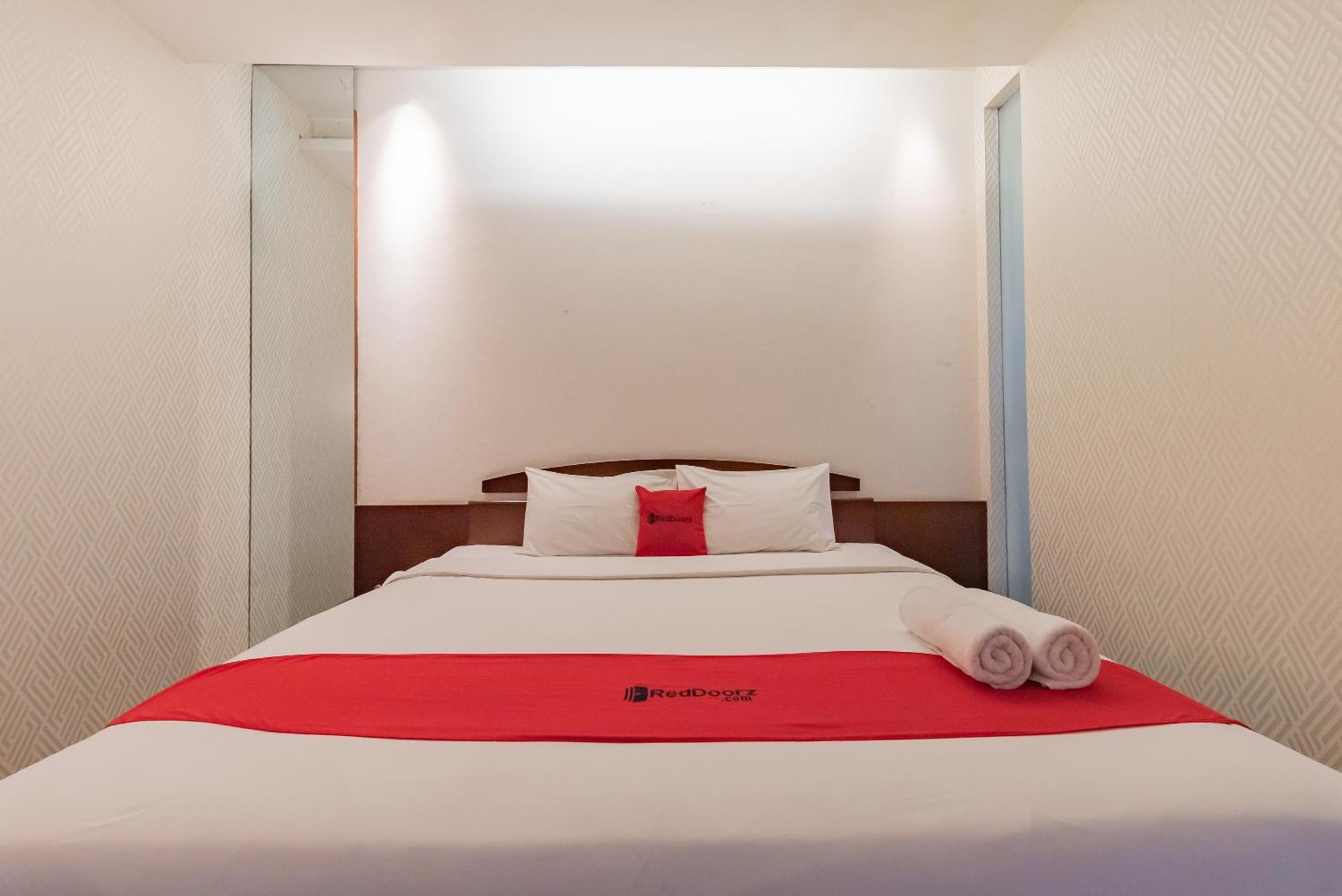 Reddoorz Plus @ Cipaganti Street 3 باندونج المظهر الخارجي الصورة