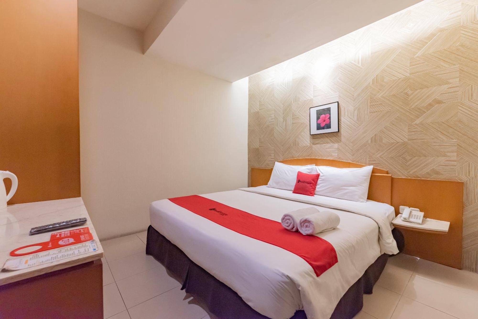 Reddoorz Plus @ Cipaganti Street 3 باندونج المظهر الخارجي الصورة