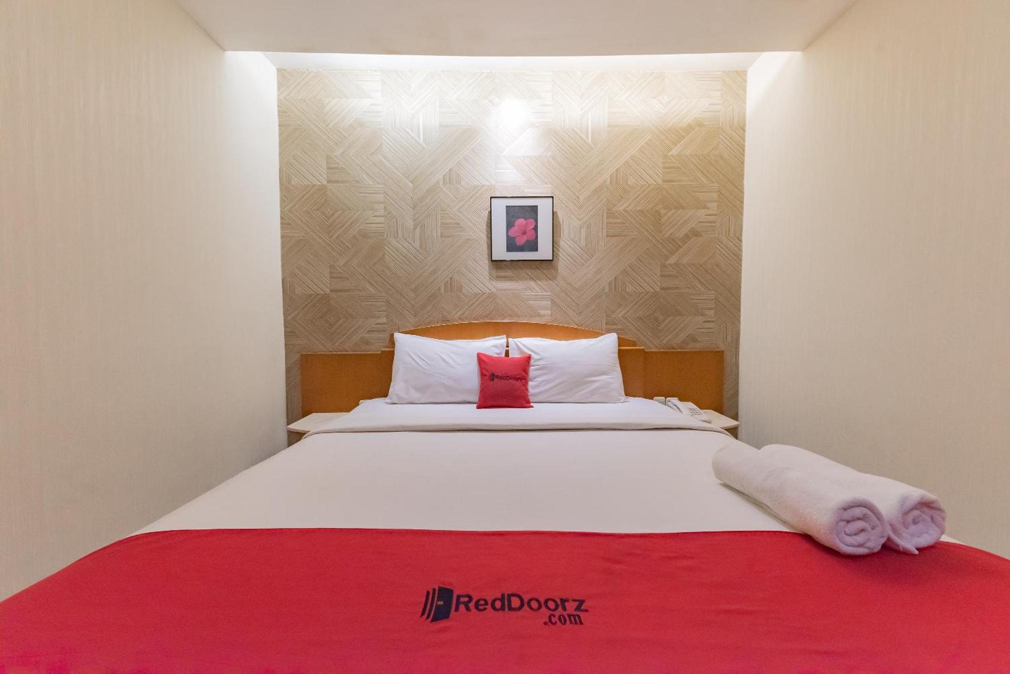 Reddoorz Plus @ Cipaganti Street 3 باندونج المظهر الخارجي الصورة