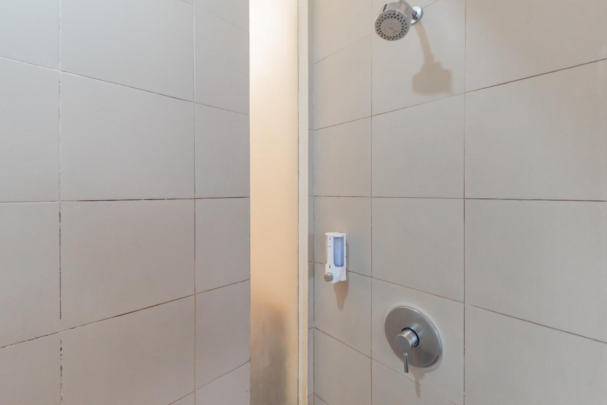 Reddoorz Plus @ Cipaganti Street 3 باندونج المظهر الخارجي الصورة