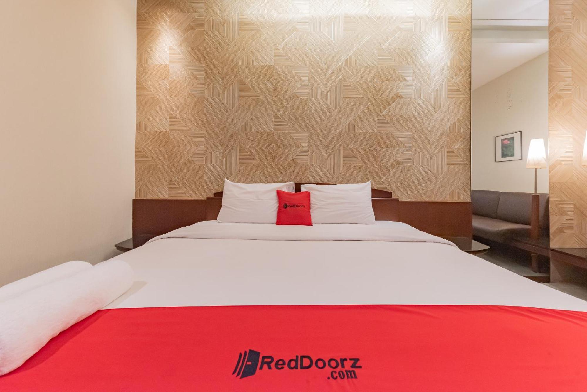 Reddoorz Plus @ Cipaganti Street 3 باندونج المظهر الخارجي الصورة