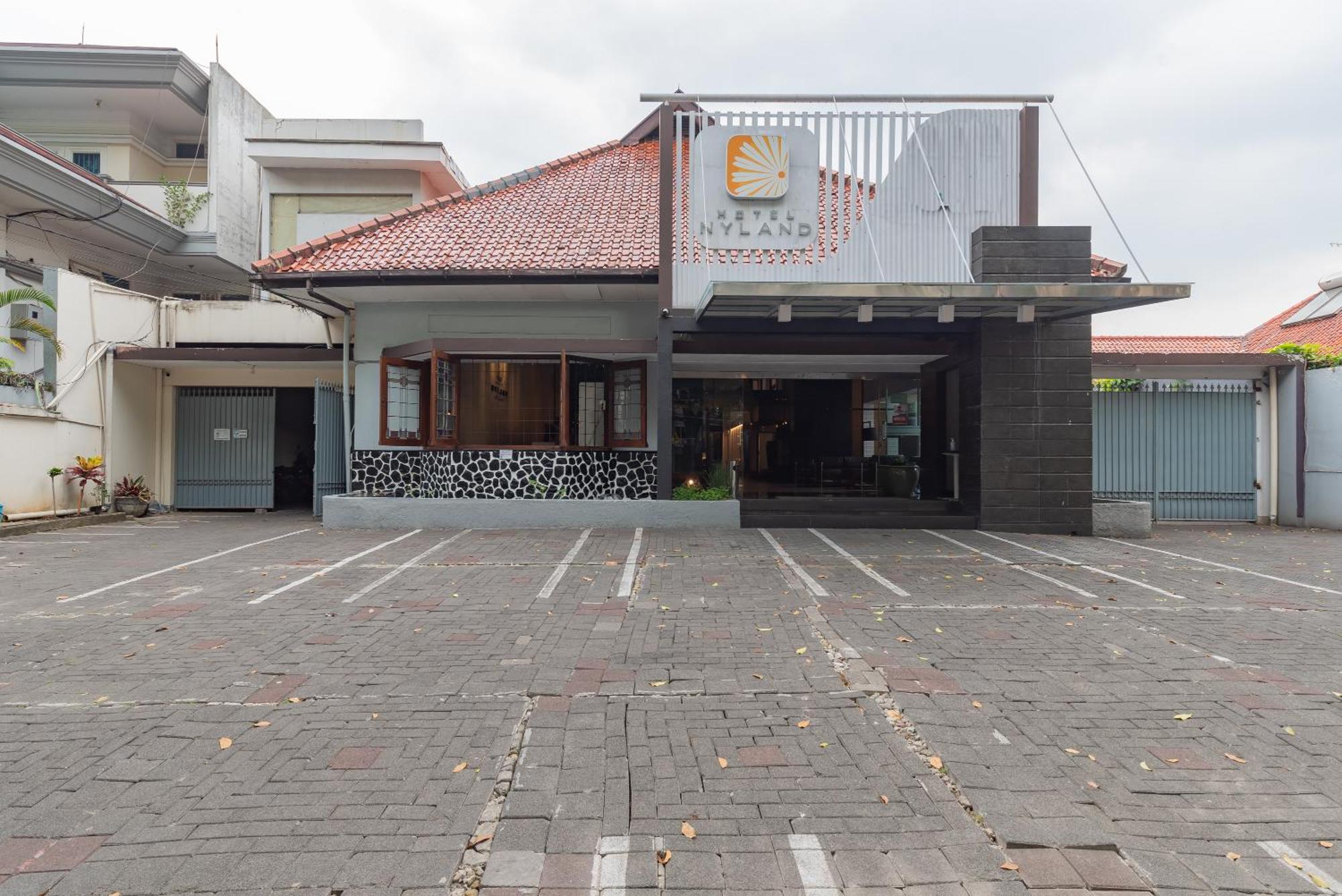 Reddoorz Plus @ Cipaganti Street 3 باندونج المظهر الخارجي الصورة