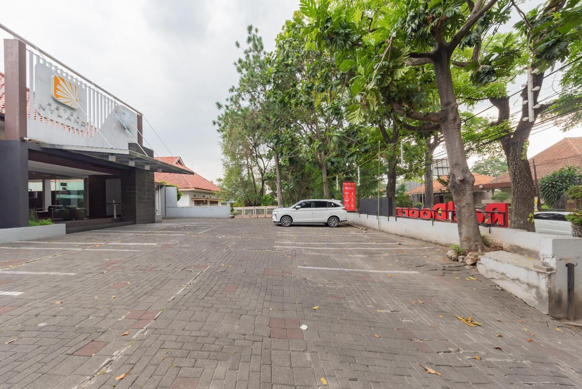 Reddoorz Plus @ Cipaganti Street 3 باندونج المظهر الخارجي الصورة