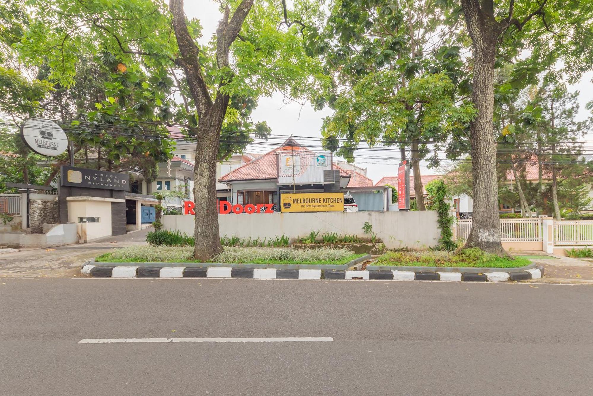Reddoorz Plus @ Cipaganti Street 3 باندونج المظهر الخارجي الصورة