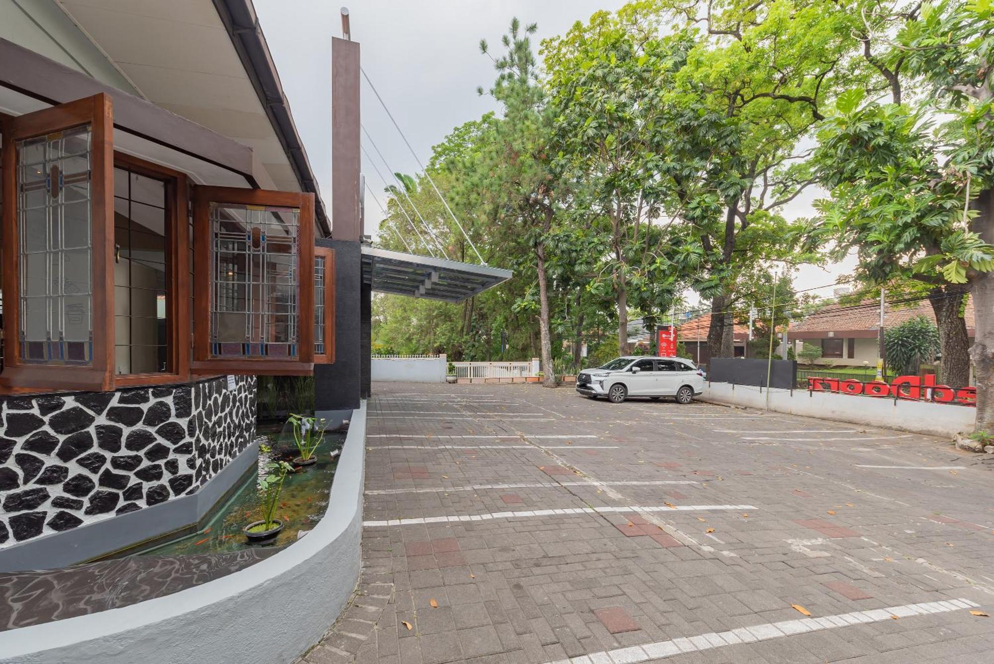 Reddoorz Plus @ Cipaganti Street 3 باندونج المظهر الخارجي الصورة