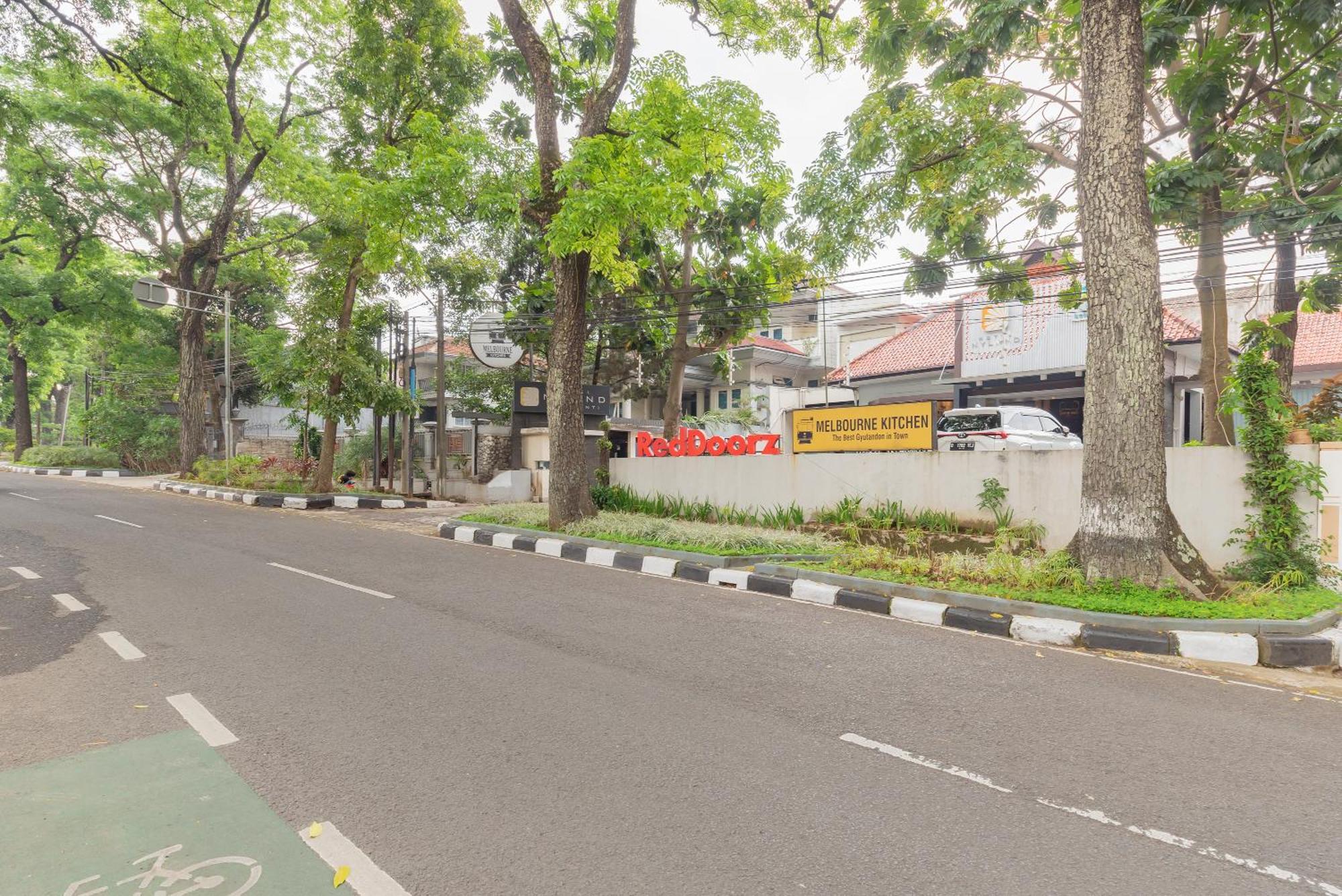 Reddoorz Plus @ Cipaganti Street 3 باندونج المظهر الخارجي الصورة