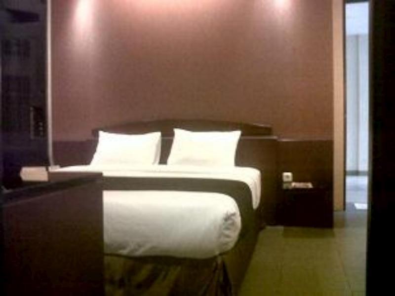 Reddoorz Plus @ Cipaganti Street 3 باندونج المظهر الخارجي الصورة