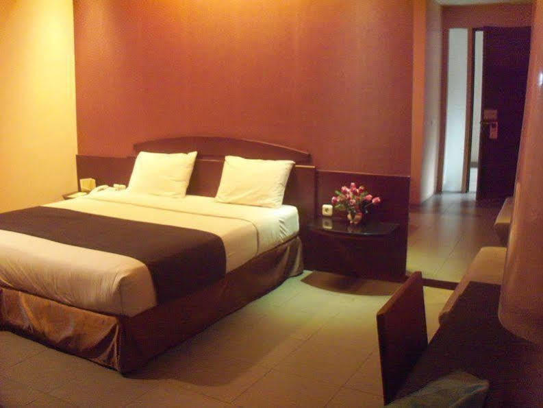 Reddoorz Plus @ Cipaganti Street 3 باندونج المظهر الخارجي الصورة